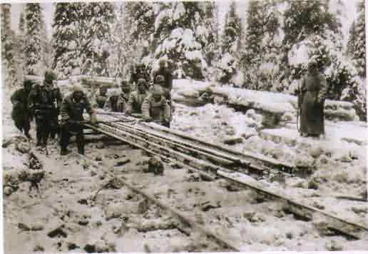 Март-апрель 1930 г. Прокладка железнодорожной ветки от разъезда Белый до апатитового рудника.